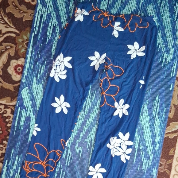 Wahine Toa Designs Large, Blue Floral Leggings - Picture 5 of 8